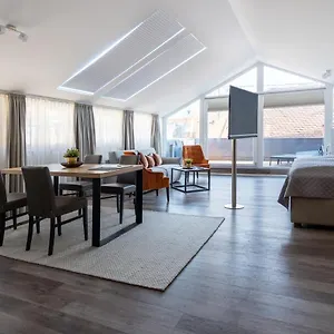 https://kaiser-max-suite-at-the-golden-roof.innsbruckaustriahotels.com