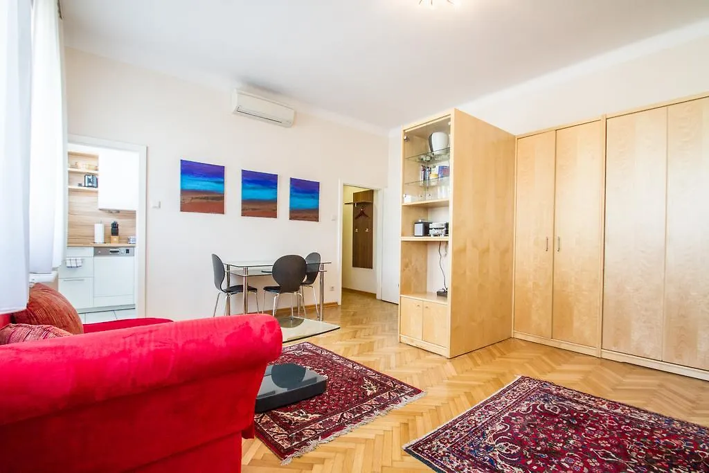 Central Apartments Vienna - Cav 4*,