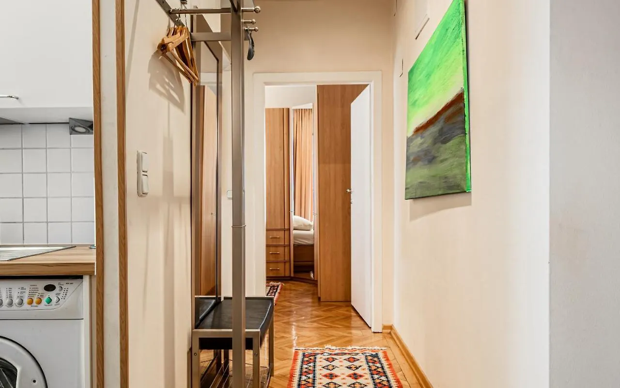 Central Apartments Vienna - Cav 4*,